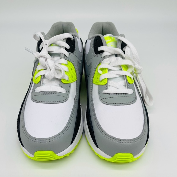 WMNS Nike Air Max 90 - Picture 5 of 9